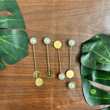 Peal Brouch Pin