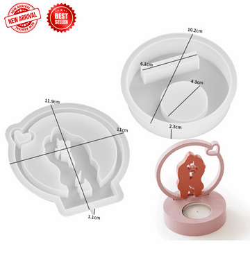 Silicone mold with bear design and dimensions, accompanied by a pink candle holder with a bear figure.